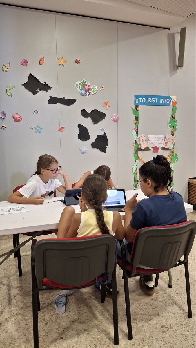 🌞 En la hora de refuerzo de nuestra Escuela de Verano, el grupo G2 se convierte en un verdadero equipo de investigación 🔍✨

Hoy se sumergieron en el mundo de nuestro hilo conductor: ¡HAWAI! 🌺🌊🌴

¡Con curiosidad y entusiasmo, descubrieron datos sorprendentes!

#FSE #UE🇪🇺