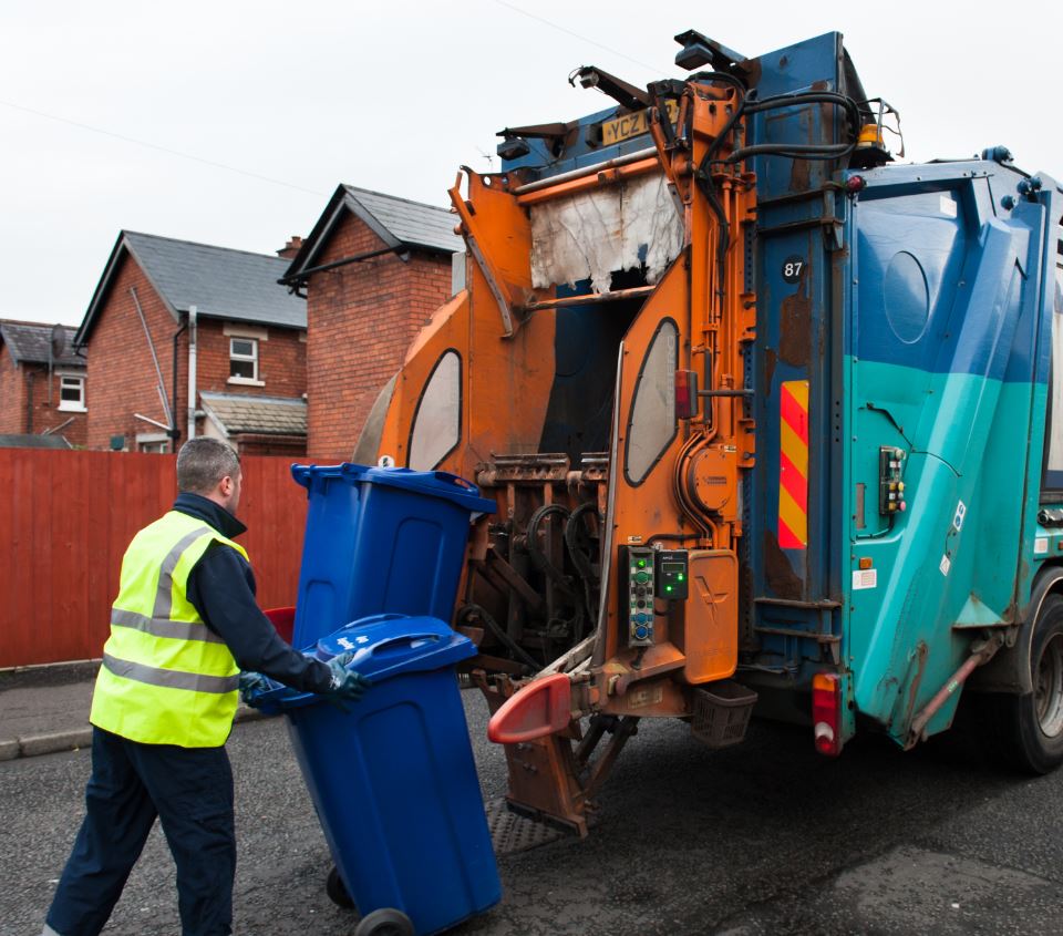 belfastcc's tweet image. 📢 Reminder - July bin collections
🗓️ Our bin collections may vary this week. Leave out on your usual day but, if not emptied, leave out by 7am next day.
❗ If not done by 7pm next day, report at ow.ly/MxYB50WltR4
♻️ @brysonrecycling boxes as normal today & tomorrow.