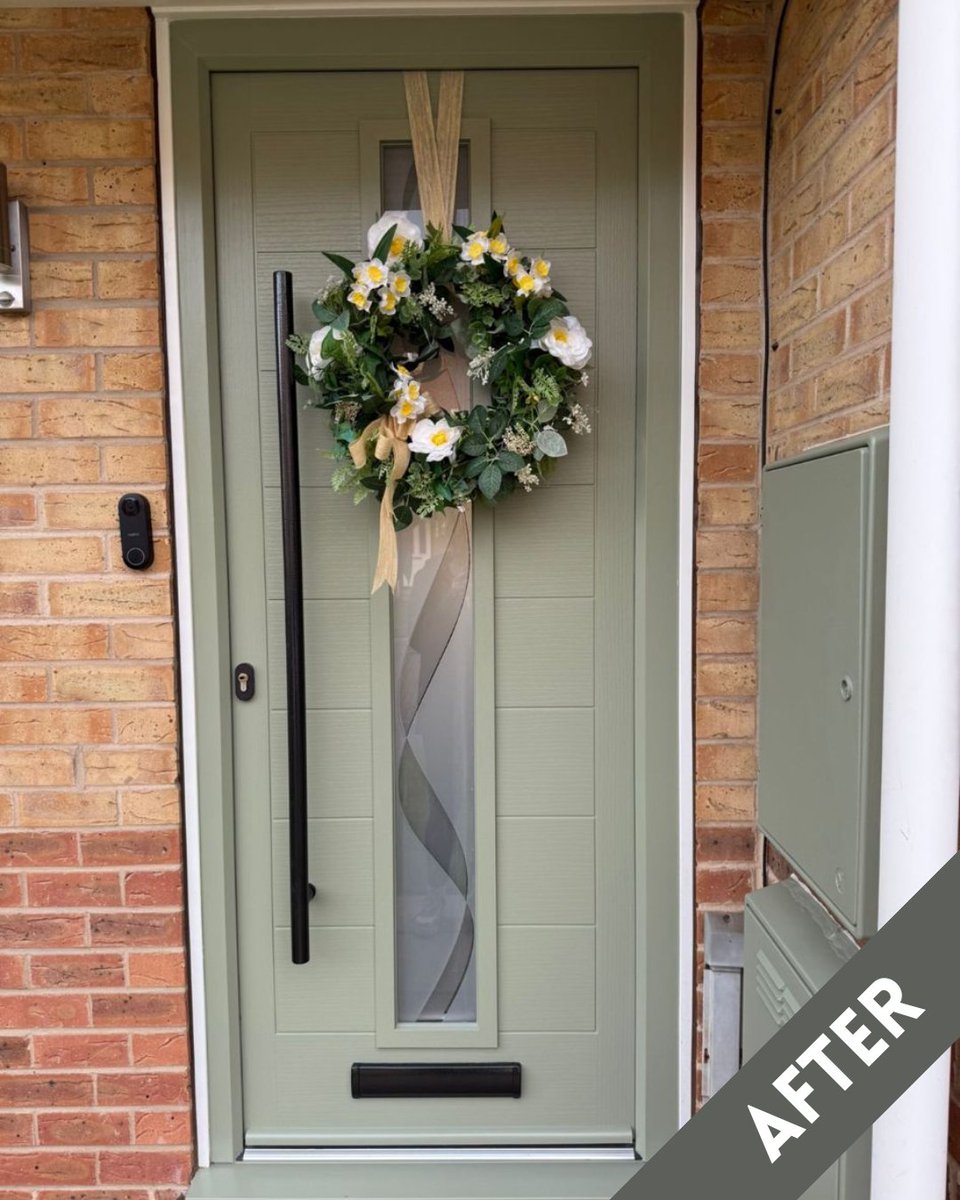Give your door a fresh new look – without the cost of replacing it!🚪🎨

We now offer expert composite door resprays, including frame &amp; hardware!

✅ Budget-friendly
 ✅ Fast, pro finish
 ✅ Like-new results

📸 @feminine_finish (insta)

📞0113 808 2899