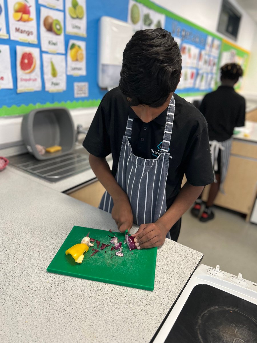 AlbionAcademy's tweet image. 🌮🎨 Year 8 took on a cross-curricular challenge last week — designing a Mexican street food stall in Art &amp;amp; Food Tech and creating tasty quesadilla prototypes! Big ideas, bold flavours! 💡🔥 #CreativeCurriculum #AlbionAcademy