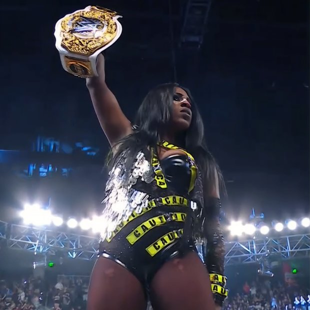 UniversCatch's tweet image. Après un turn réussi, un nouveau personnage maitrisé et une victoire à MITB, Naomi cash-in et devient championne du monde à #WWEEvolution.
2025 est clairement son année. 👏