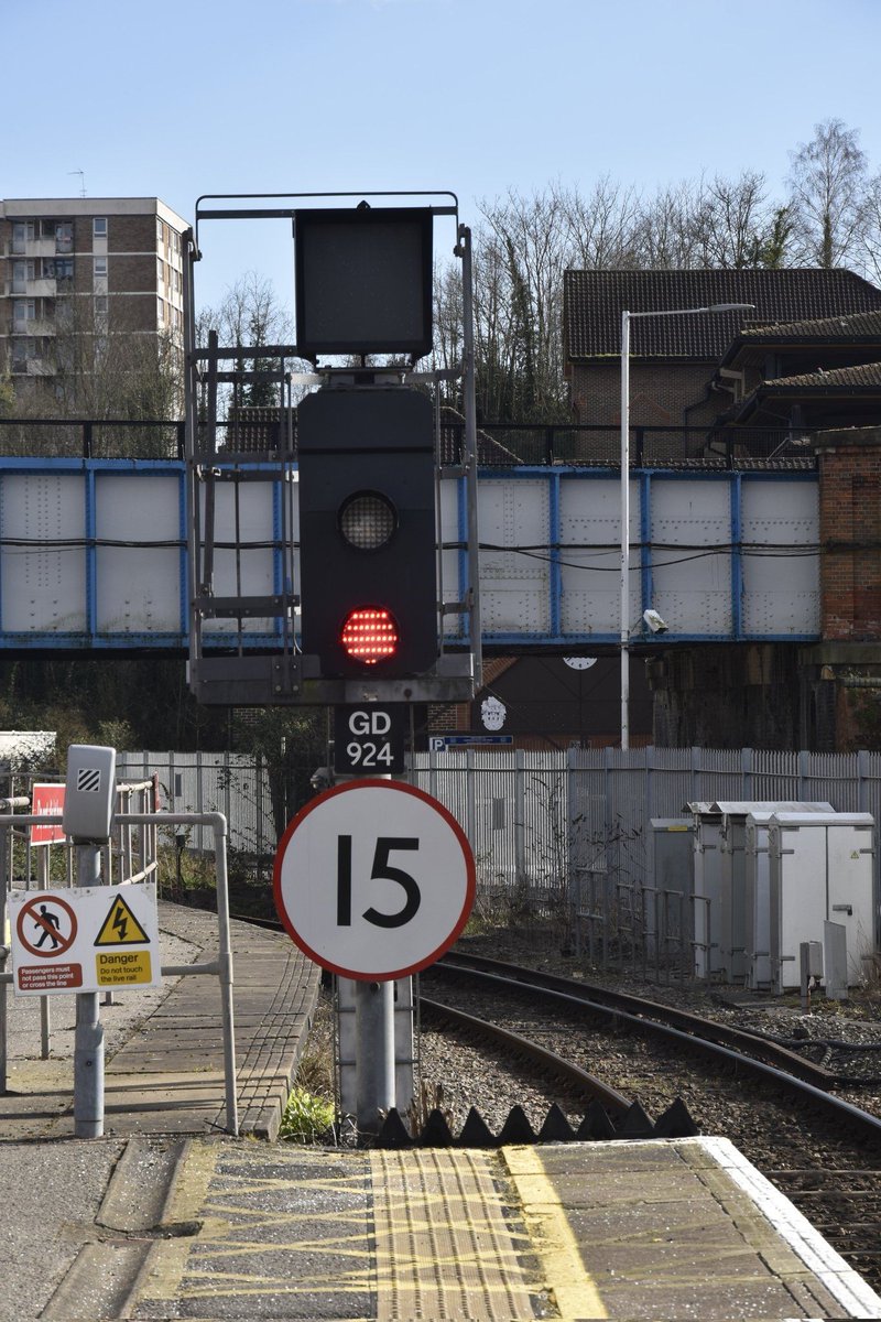 GD924 Guildford, platform 8 (Submitted by <a href="/dmx3377/">d.</a>)
#SignalOfTheDay