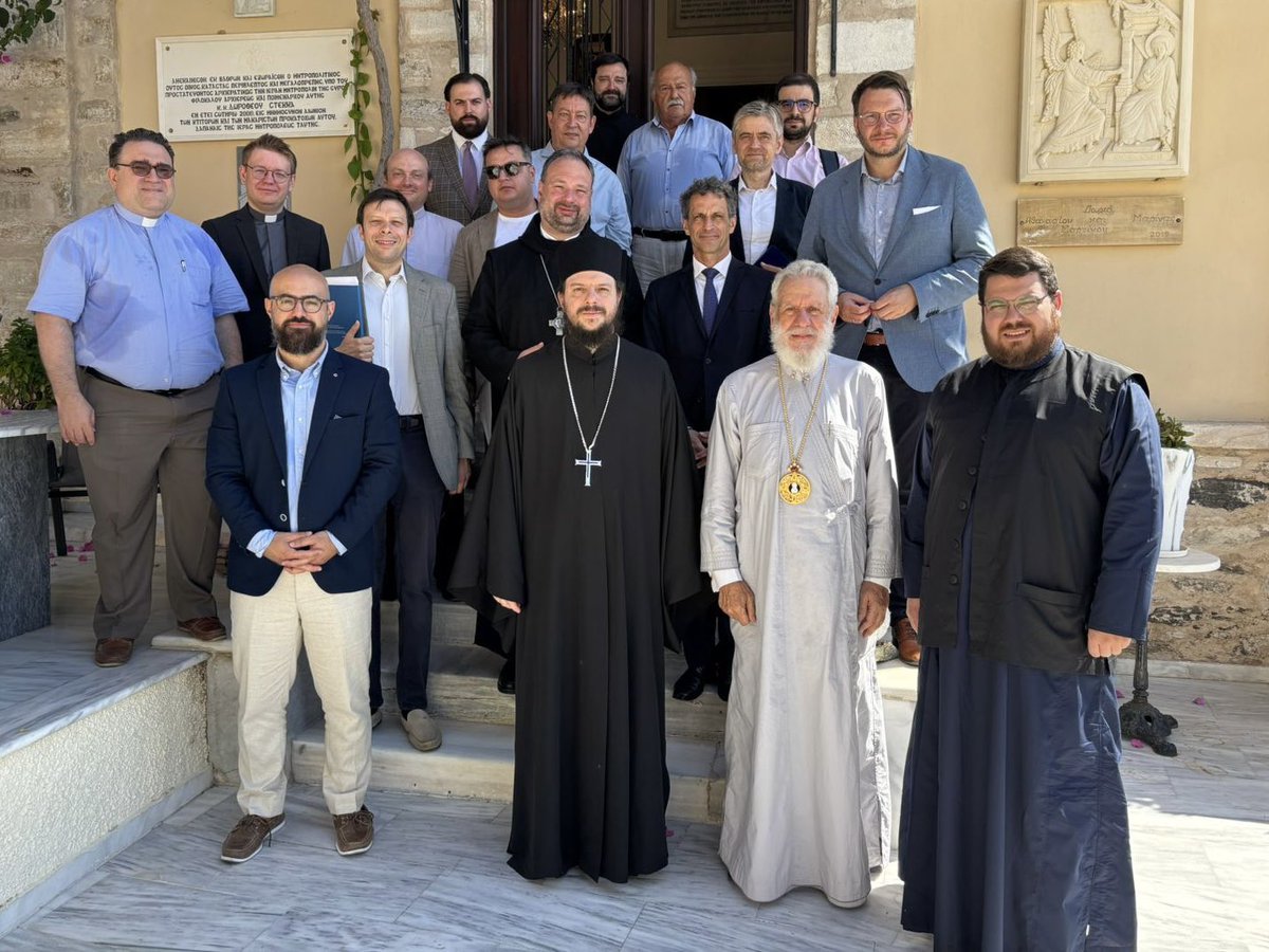 marianwendt's tweet image. On Syros – where Orthodox & Catholic Christians live together – we held a unique conference on Religious Diplomacy.
Faith, peace & Europe’s global role were at the heart of the debate.
#KASGreece #FaithAndPolitics #yiasasadenauer
@PaterNikodemus