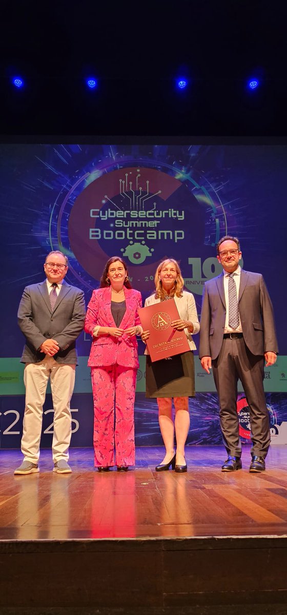 En el marco del #CSBC2025, se rinde homenaje a la trayectoria de Alison August Treppel, a las puertas de su jubilación de la <a href="/OEA_oficial/">OEA</a>.  ¡Muchas gracias por tu incansable trabajo!