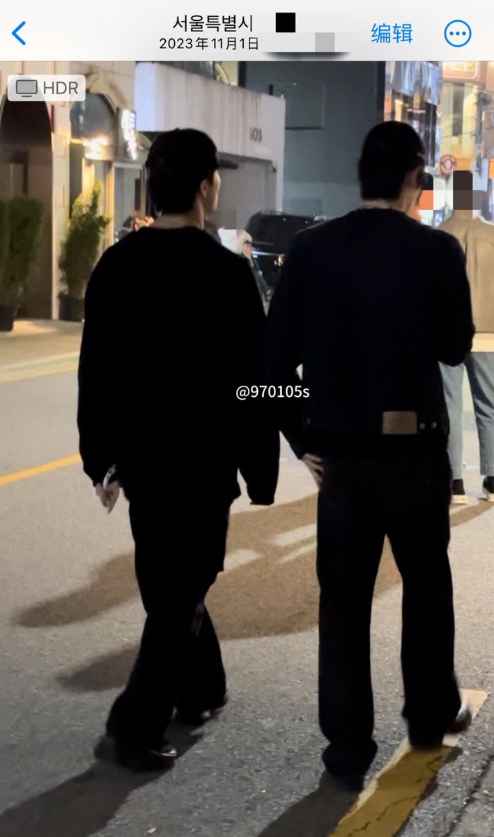 얘들아 내말좀들어봐
231101에 반쪽즈가 만나서 둘이 만나서 어?
밥을드셧다고 제발 
중국언냐가 샤홍슈에 오늘 올려주셧어 
갑자기 자기앞 차에서 두명이내렷대
그리고 레스토랑으로 드갓다함
왜이제서야올리셧는지는 모르겟어 
방해하고싶지않으셧대