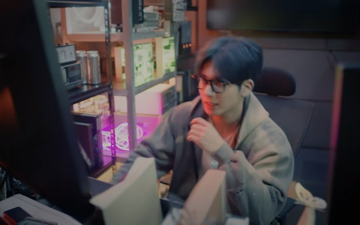 soyaluvsTXT's tweet photo. Someone get this man in a Kdrama right now IDC IDC https://t.co/BFWOYf4sbr