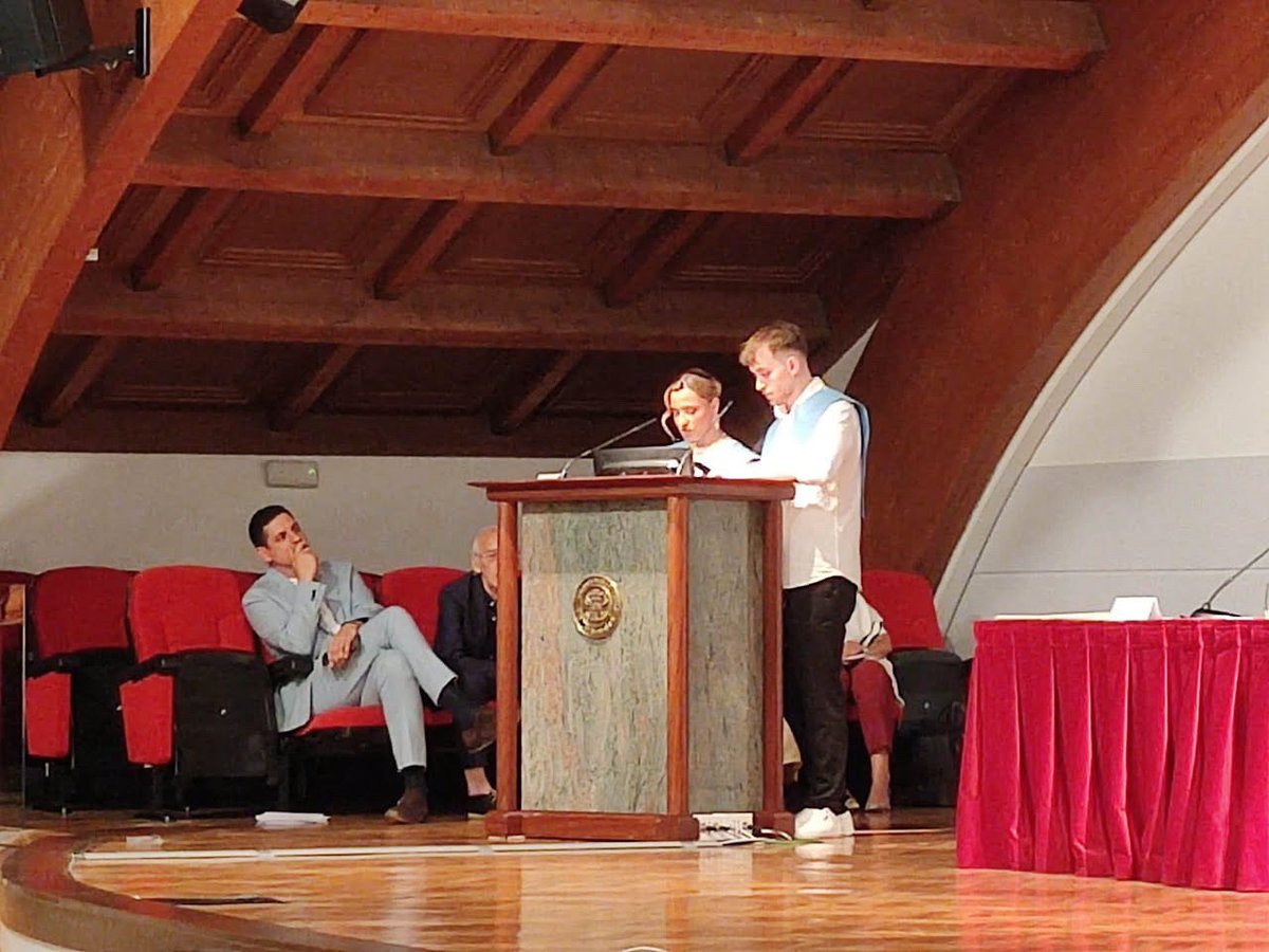 Filología Clásica UVa (@clasicas_uva) on Twitter photo Acto de graduación de la promoción de <a href="/clasicas_uva/">Filología Clásica UVa</a> 2021-2025.
¡Enhorabuena a todos! Acto de graduación de la promoción de <a href="/clasicas_uva/">Filología Clásica UVa</a> 2021-2025.
¡Enhorabuena a todos!