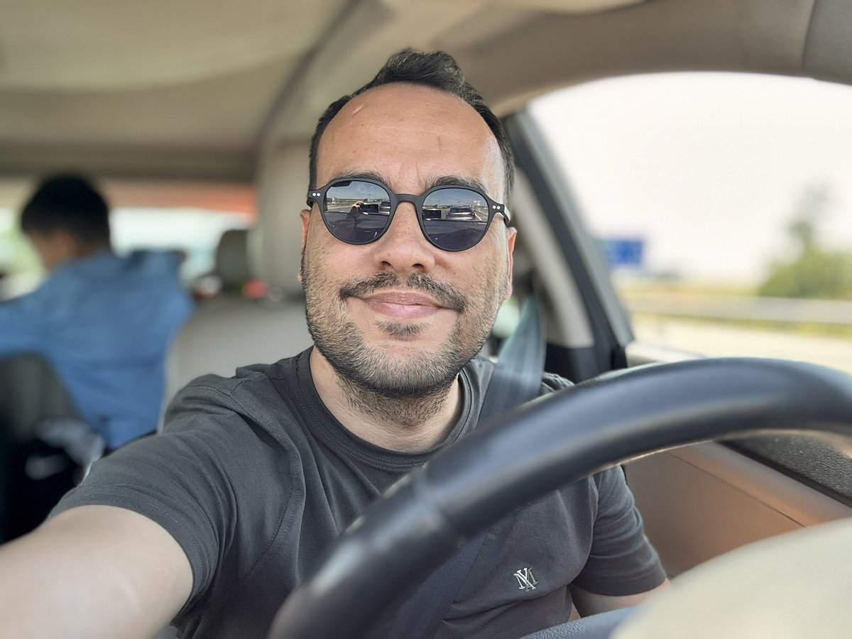 sezeriltekin's tweet image. parmaklara bir hafta klavye izni. baba kaçar. kalimera! 🏖️
