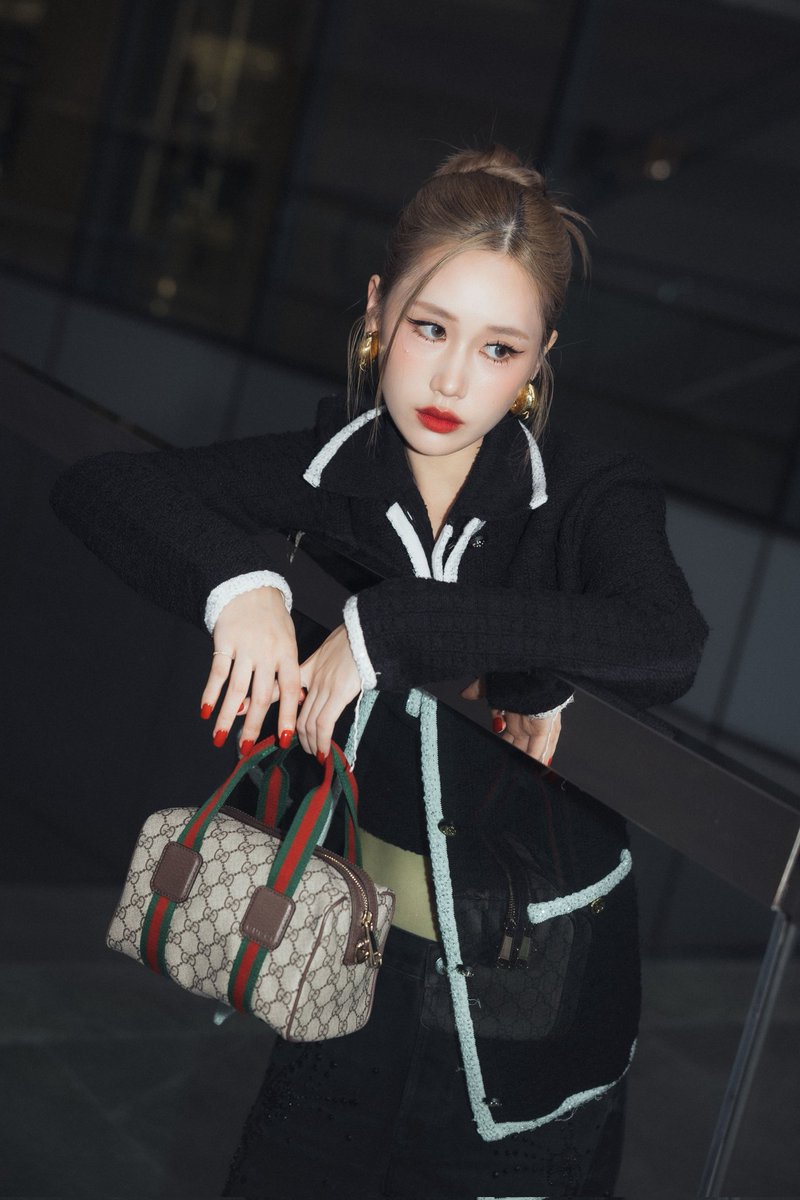 ซูมลุคสวยเท่ของ "เจน - เมธิกา จีรนรภัทร" พร้อมกระเป๋า Mini GG จาก Gucci คีย์พีซชิ้นล่าสุดในแคมเปญ GG Monogram ที่เชื่อมโยงอดีตกับปัจจุบัน นำแรงบันดาลใจของกระเป๋าทรงดัฟเฟิลรูปทรงสุดไอคอนิก มาตีความใหม่ในขนาดมินิ 

#Gucci #GucciMiniGG #janeeyeh #PraewFashion #Praewmag