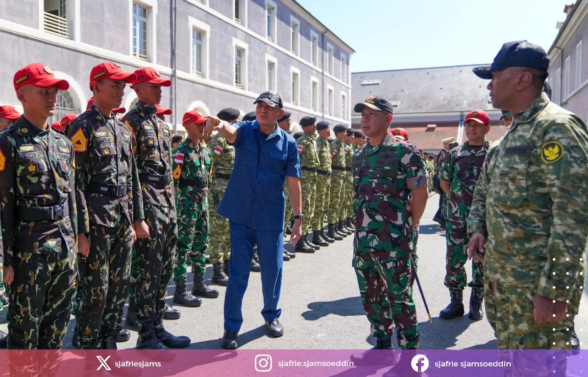 sjafriesjams's tweet image. Saya meninjau langsung kesiapan Kontingen Satgas Patriot II menjelang partisipasi pada Bastille Day 2025, di barak militer Fort Vincennes, Paris (Minggu, 13 Juli 2025).
Dalam kunjungan tersebut, saya memberikan semangat dan apresiasi kepada para prajurit TNI serta taruna-taruni…