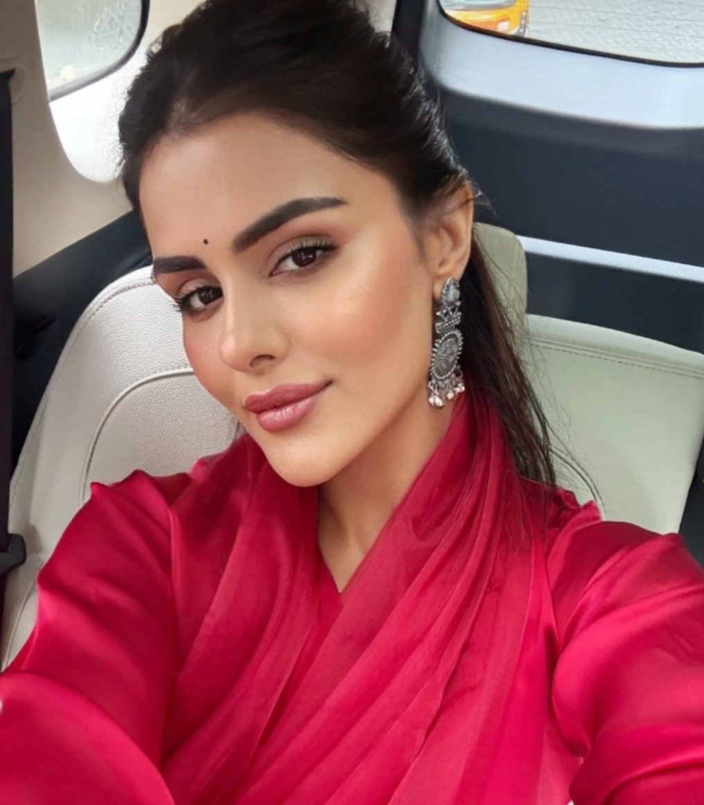Hamari Laal Pari kahaan jarahi hai 🥰😍💖
Beauty queen for a reason
#PriyankaChaharChoudhary