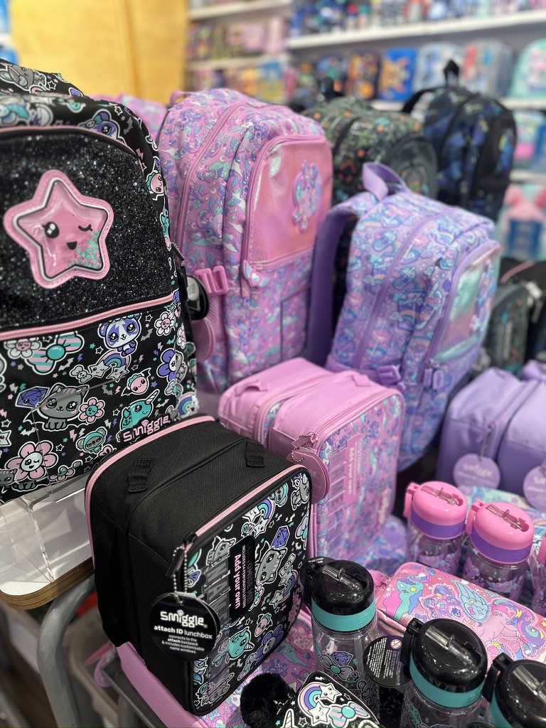 FestivalPlace's tweet image. Back to school just got brighter at Smiggle 🌟
Get your little learners excited for September with the coolest school essentials ✏️
Plus right now you can get 20% off when you spend £75, 25% off when you spend £125 and 30% off when you spend £175!
Check these out ➡️