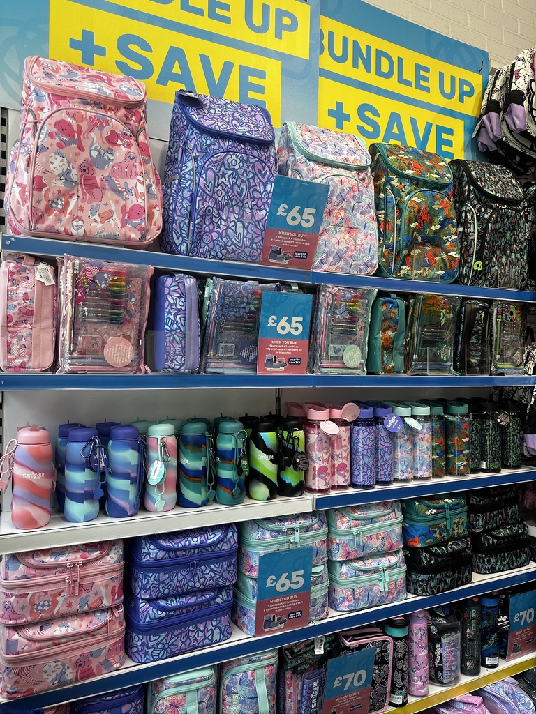 FestivalPlace's tweet image. Back to school just got brighter at Smiggle 🌟
Get your little learners excited for September with the coolest school essentials ✏️
Plus right now you can get 20% off when you spend £75, 25% off when you spend £125 and 30% off when you spend £175!
Check these out ➡️