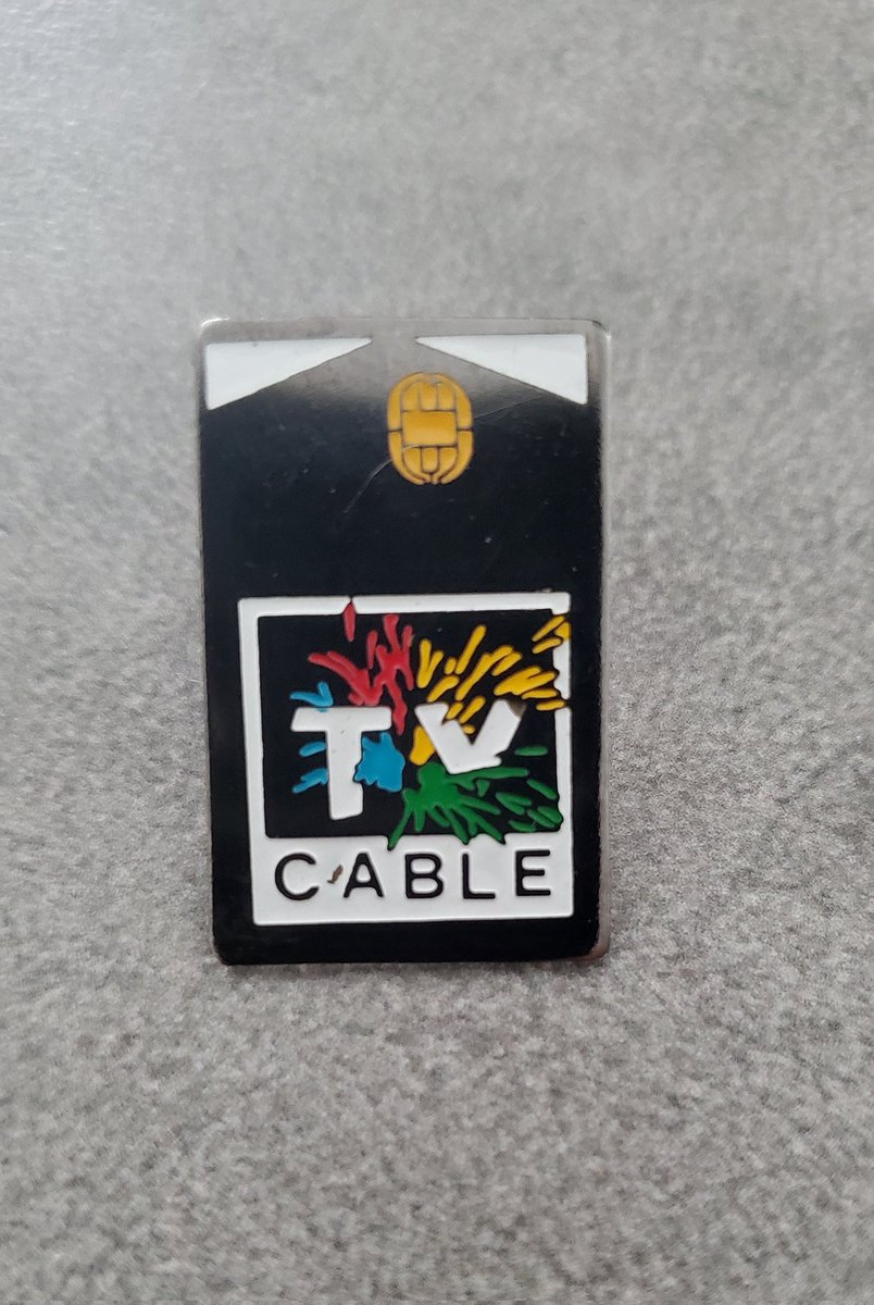 On commence la semaine avec le 14 juillet, et un feu d'artifice multicolore avec ce pin's collector (et de bons souvenirs de la télé par câble)

Hauts les coeurs et bon lundi !