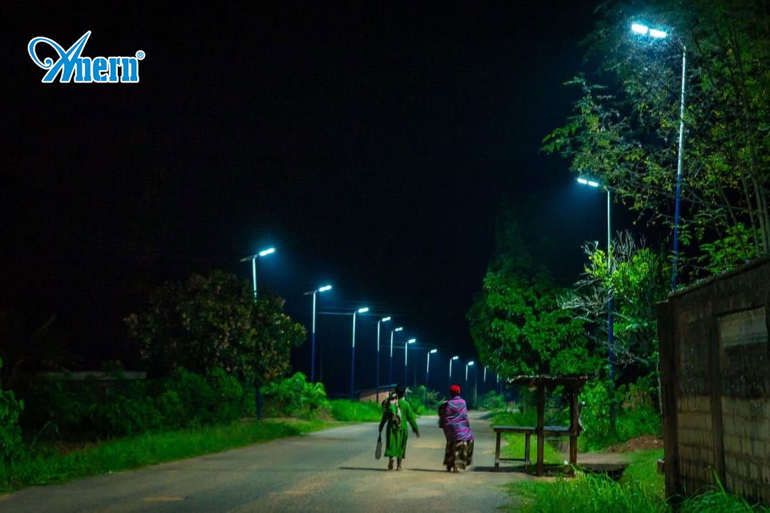 AnernSolar's tweet image. Every street light we install is rewriting the story of African night📷
At present, the coverage rate of solar street lights in Nigeria has hit 30%! 📷Let’s join hands to fill the remaining gaps together.📷
#Anern #SolarStreetLight #SolarOutdoorLight #SustainableEnergy