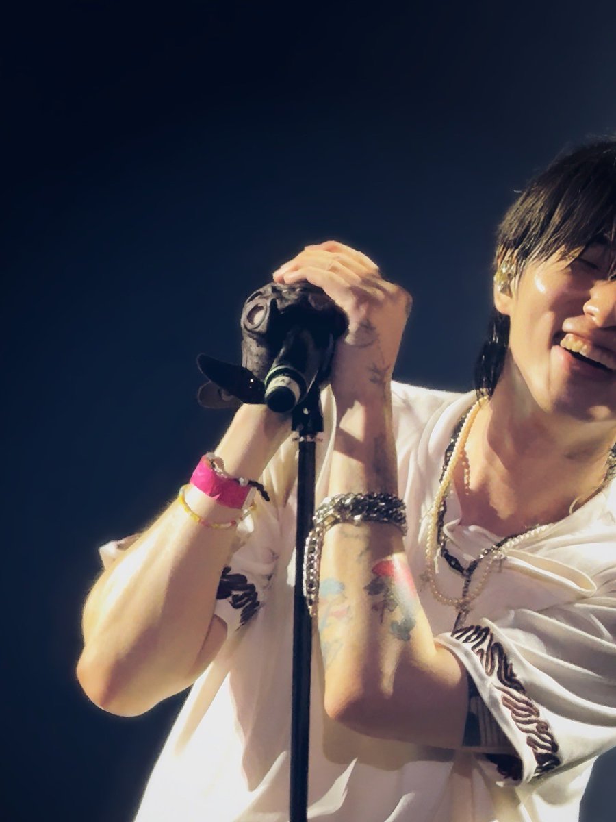 youareok8123's tweet photo. Happiness looks good on you
#eaj1 #eaj1ep #canwejustpause https://t.co/3tZ8j4F0Hm