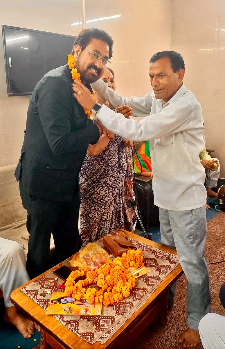 drukchaudhry's tweet image. भजनपुरा स्थित वरिष्ठ नागरिक हितार्थ समिति की जनरल मीटिंग में सहभागिता कर सम्मानित वरिष्ठजनों से संवाद का सौभाग्य प्राप्त हुआ। उनके अनुभव और मार्गदर्शन समाज के लिए प्रेरणास्रोत हैं। समिति के प्रधान श्री सुभाष भूटानी जी व समस्त सदस्यों का हार्दिक आभार। 🙏