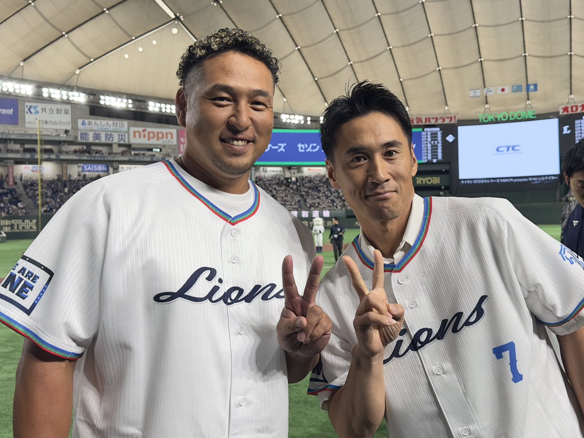 YEBJAPAN's tweet image. レジェンドの片岡保幸さんと中島宏之さん！ナイスピッチング！！
#ライオンズ75周年シリーズ