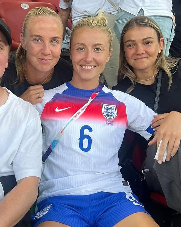 AdobeWFACup's tweet image. Some of the stars of the #AdobeWomensFACup have been showing up to support their besties during #WEURO2025 🥰