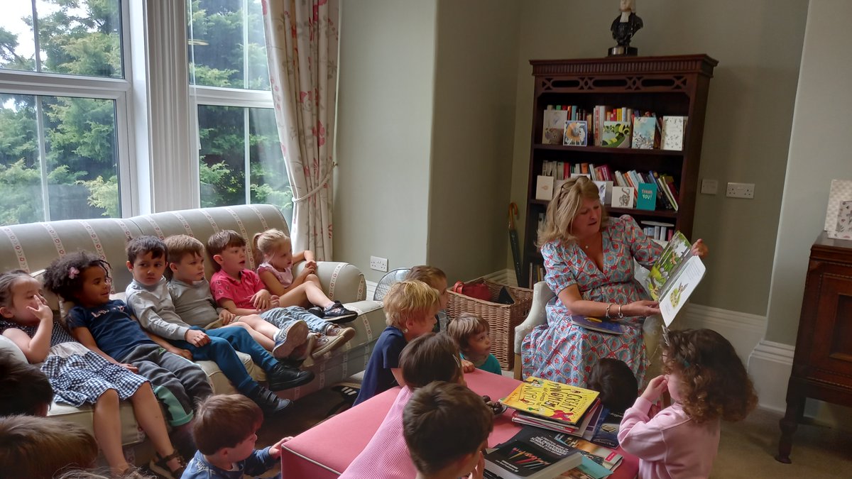 Acorns early years' pupils joined our Head, Mrs Wilkinson, in her office for a fun and engaging story time. Making themselves at home, they snuggled on the sofa and listened eagerly as Mrs Wilkinson read them some wonderful stories. 📖✨