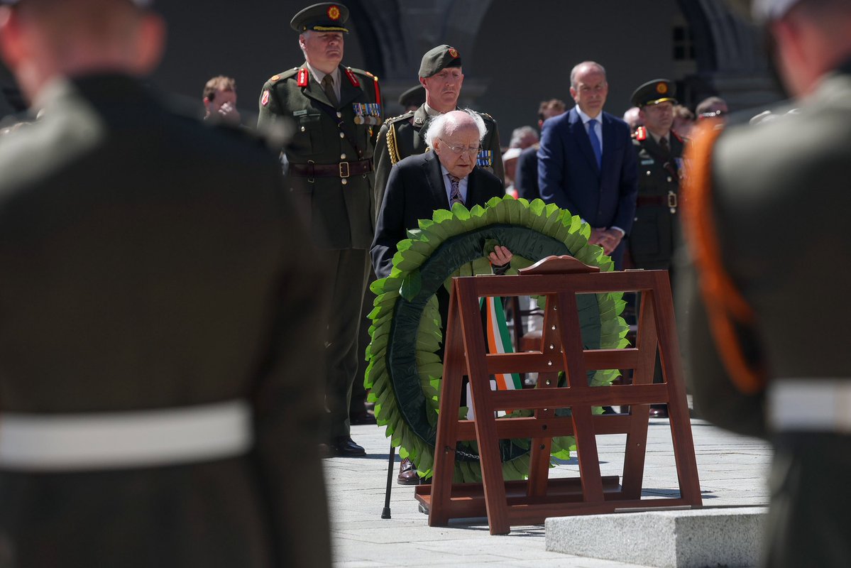 PresidentIRL's tweet image. President Michael D. Higgins yesterday laid a wreath in honour of all Irishmen and Irishwomen who have died in past wars or on military service with the UN and other international organisations in the service of peace at the annual National Day of Commemoration ceremony in Dublin