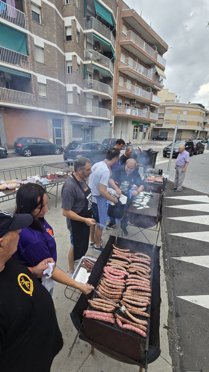 🎉Començo la setmana recordant el tret de sortida de les festes de barri de la Formiga, que van iniciar-se amb la Sardinada🐟 en benefici de l'Associació Astafanias.  Una cita popular i solidària que es repeteix d'any en any amb èxit!👏👏
#Vilaseca