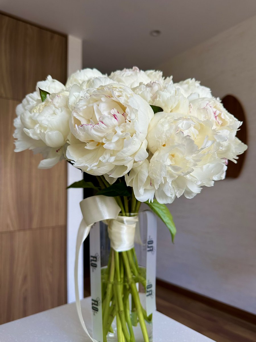 I love flowers 🌸
I really like when they are given to me❤️‍🔥
I want flowers to be at home every day🙂‍↕️💖🌹