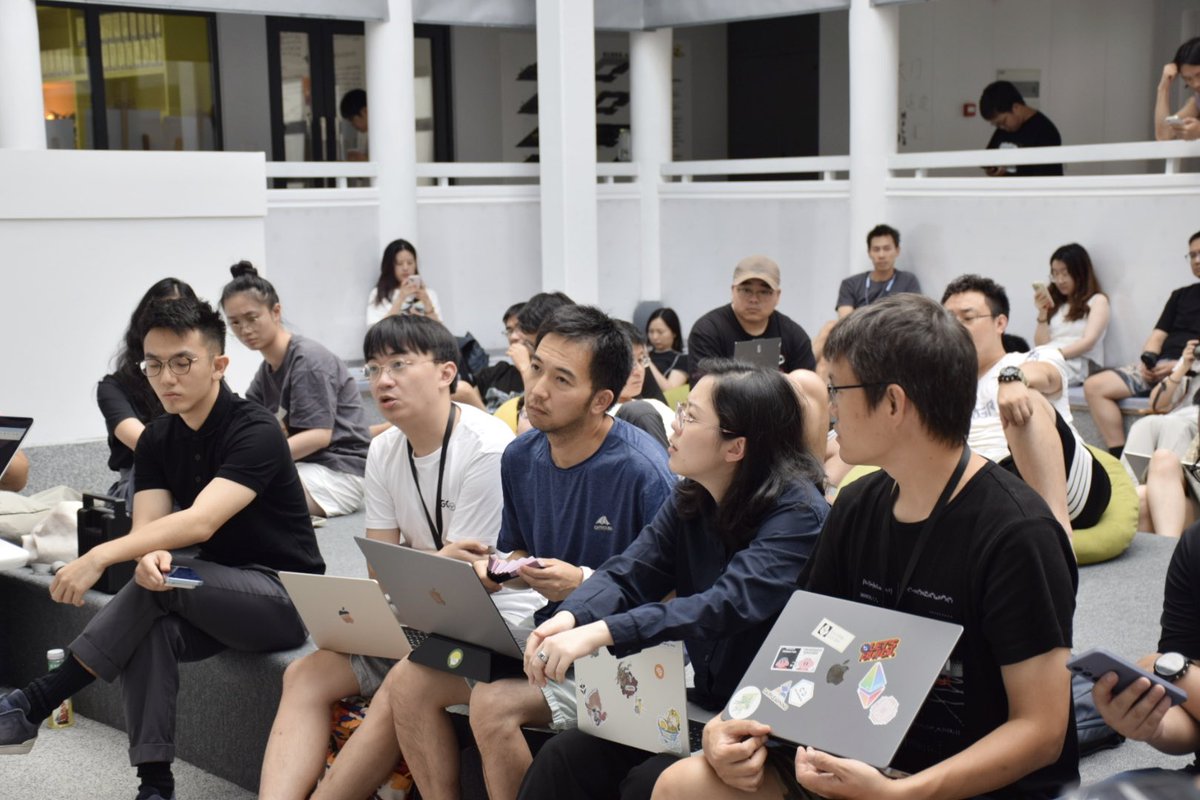 Freeboy__'s tweet image. FractalStudio助力 ETH黄山 视觉设计
一场不会停歇的无限游戏，感谢各位

FractalStudio proudly powered the visual design for the ETHHuangShan！
An infinite game that won&apos;t stop
Huge thanks to everyone

#ETHHuangshan #hackathon #Web3 #design #GraphicDesigner
