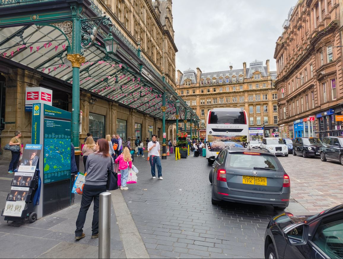 GlasgowCC's tweet image. Take part in a consultation on proposals to make Gordon Street - in front of Glasgow Central Station - a more accessible, welcoming and safer public space.
Find out more/take part 👉 smartsurvey.co.uk/s/GordonStreet…