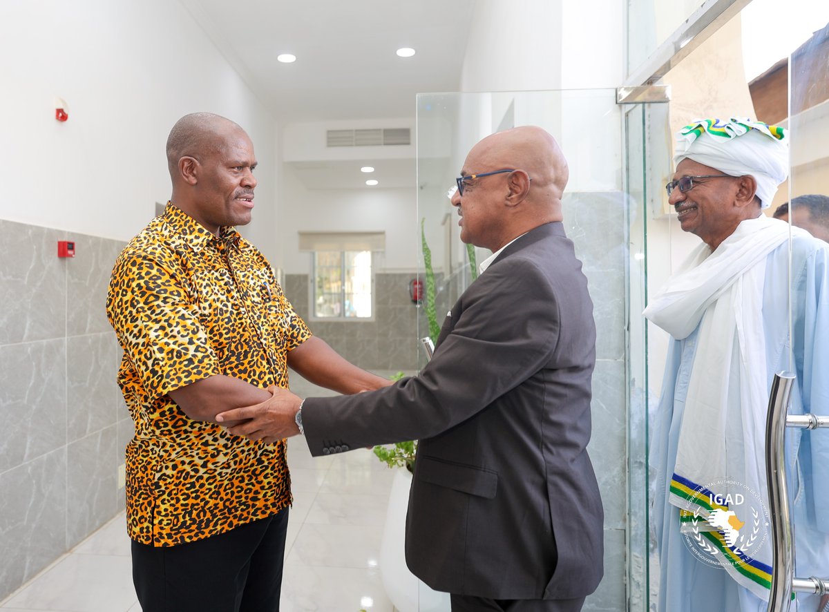 IGADsecretariat's tweet image. IGAD RECEIVES CIVIL ADVOCACY DELEGATION ON SUDAN

On behalf of the IGAD Executive Secretary, H.E. @DrWorkneh, the Director of Administration and Finance, Mr. @OnyariOnyari, received the Civil Advocacy Delegation for Ending the War and Supporting the Sudanese Dialogue.

The…