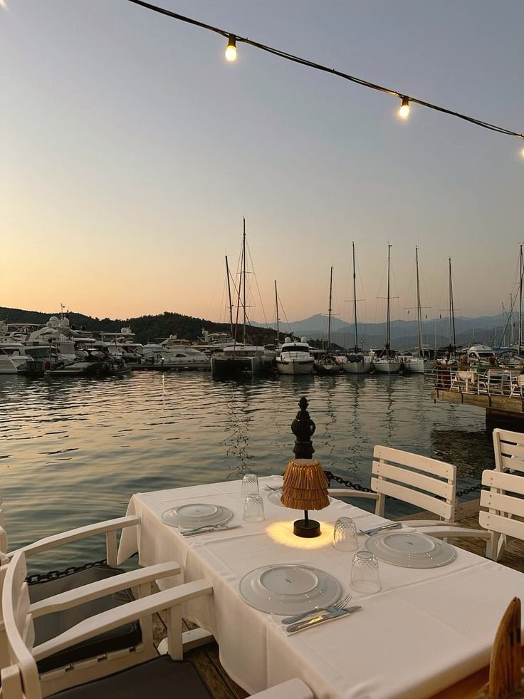 Nerde güzel bir yer görsem hep seni yanımda hayal ediyorum