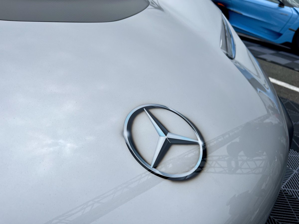 ystk_rwb911's tweet photo. Mercedes AMG ONE
空力オタク向けディテール写真その1📷アクティブリアウイングの形状とダンパー部はP1にかなり似てますね🧐ヴァルキリーは40ミクロンの特殊金属とかで100万のエンブレムでしたがoneはペイントでしたね✨
#amgone
#GTWorldAsia
#JapanCup
#maezawaracing https://t.co/zljwAmWEiP