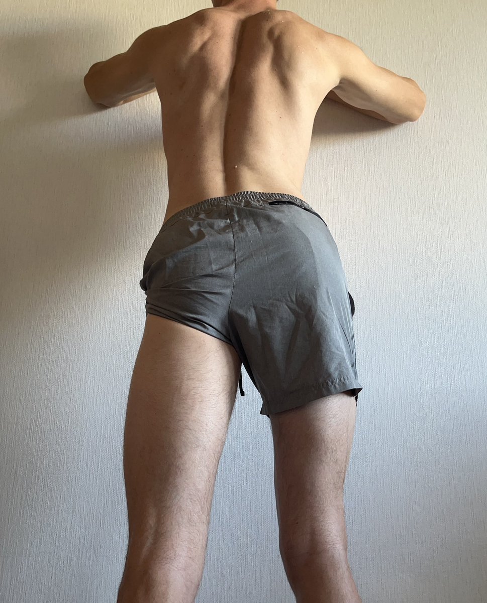 Як добре, що чоловіки бігають (виглядаючи при цьому як total sluts)
Наприклад, на цей #хтивийпонедiлок не треба нічого вигадувати, а просто відтворити одного з них. Шорти так загорнуті, тільки повністю білі і вдвічі коротші 🥵🥵🥵