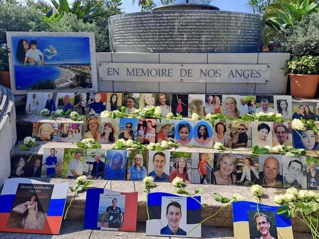 marika roman (@marikaroman) on Twitter photo Je représentais ce matin <a href="/JeanLeonetti/">Jean Leonetti</a> à la cérémonie d’hommage pour les 86 victimes du 14 Juillet 2016 🇫🇷
#devoirdemémoire <a href="/VilledeNice/">Ville de Nice</a>
<a href="/promenade_anges/">Promenade des Anges</a> #onnoubliepas Je représentais ce matin <a href="/JeanLeonetti/">Jean Leonetti</a> à la cérémonie d’hommage pour les 86 victimes du 14 Juillet 2016 🇫🇷
#devoirdemémoire <a href="/VilledeNice/">Ville de Nice</a>
<a href="/promenade_anges/">Promenade des Anges</a> #onnoubliepas
