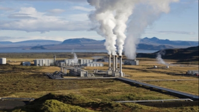 🌍 La UE acelera su apuesta por la geotermia:
🔹 Más sondeos del subsuelo
🔹 Permisos y financiación más ágiles
🔹 Reconversión de infraestructuras fósiles
🔹 Formación técnica y nueva Alianza Geotérmica
Energía constante, renovable y clave para la soberanía energética.#Geotermia