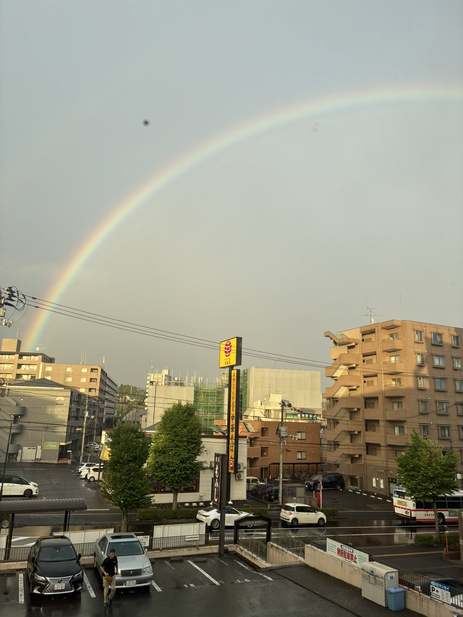 泉中央のメンズ脱毛SAMURAIです！
向かいの幸楽苑にキレイな虹が🌈
今日は変な天気でしたが、素敵な気分になれました☺️

beauty.hotpepper.jp/kr/slnH0006505…

#台風　#仙台市泉区　#富谷市　#泉中央駅