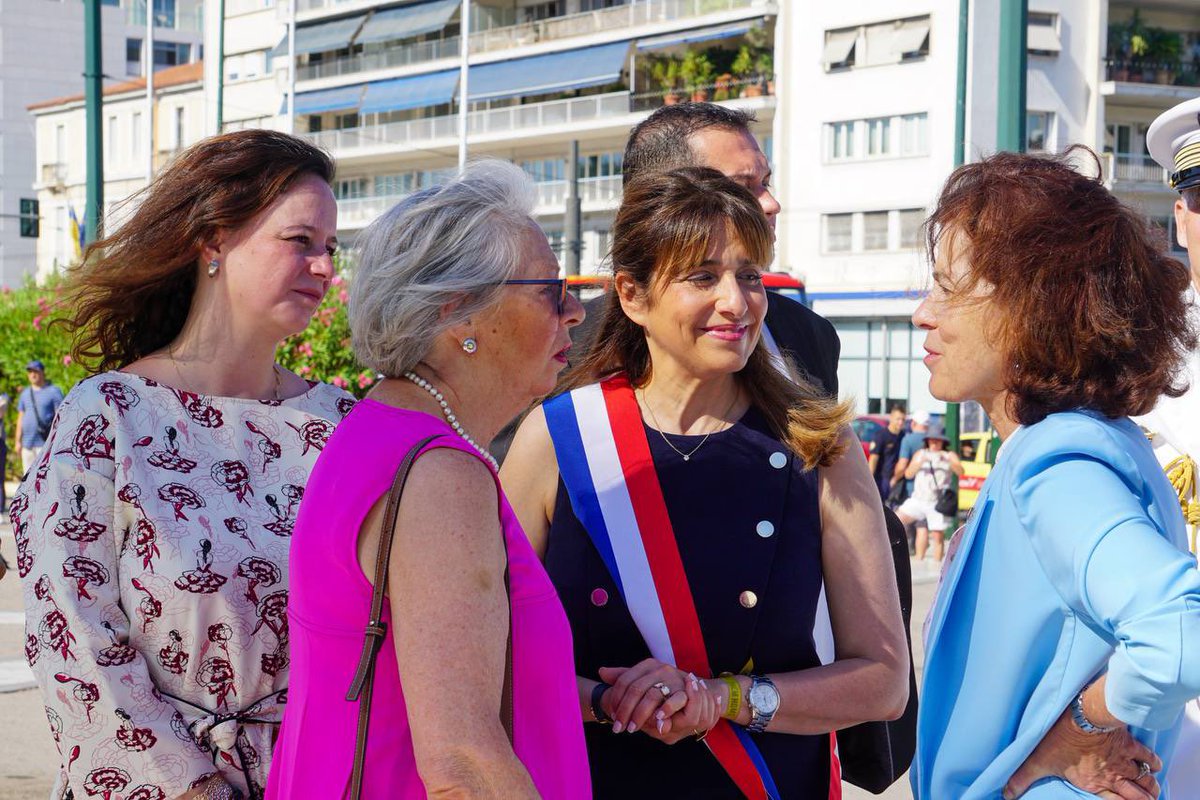 À Athènes 🇬🇷 ce matin, aux côtés de Laurence Auer, ambassadrice de France en Grèce, de Diane Roeser, consule générale, et de Françoise Deschamps, conseillère des Français de l’étranger, à l’occasion de la cérémonie commémorative des 110 ans du front d’Orient, en présence des