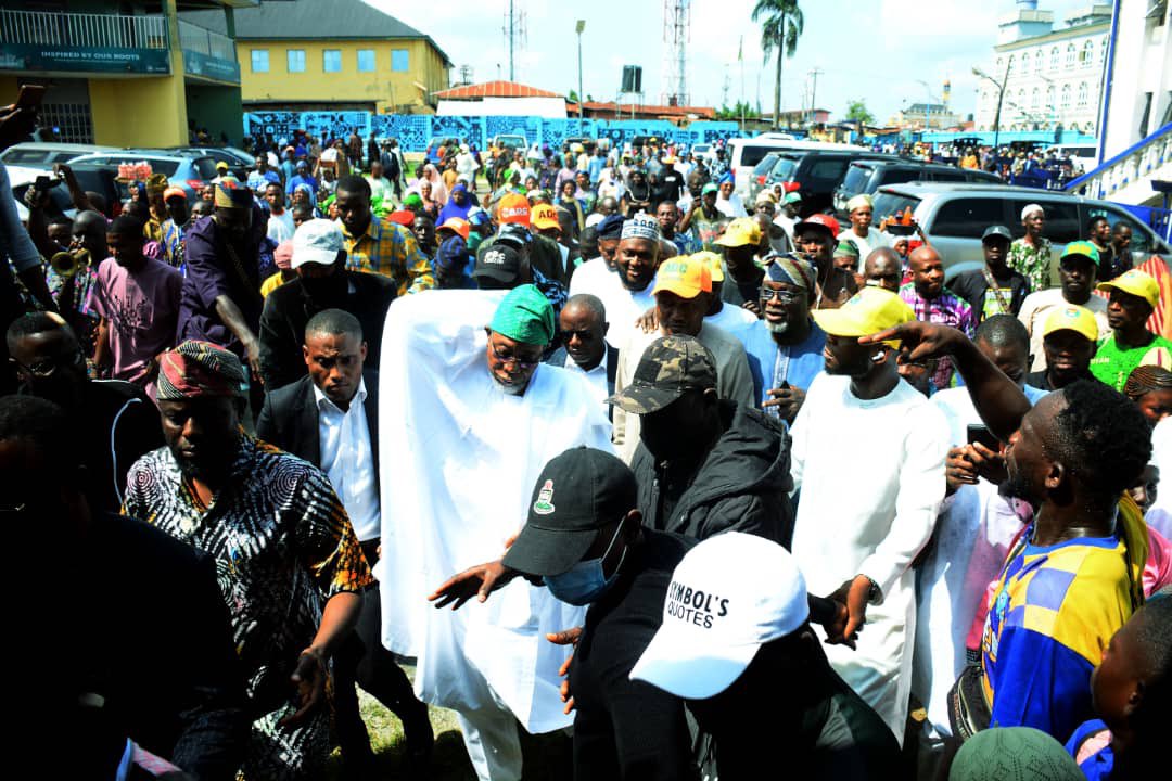 ADCNig's tweet image. ADC members in Ilesa troop out yesterday enmasses to welcome National Secretary of the Party, Ogbeni Rauf Adesoji Aregbesola.