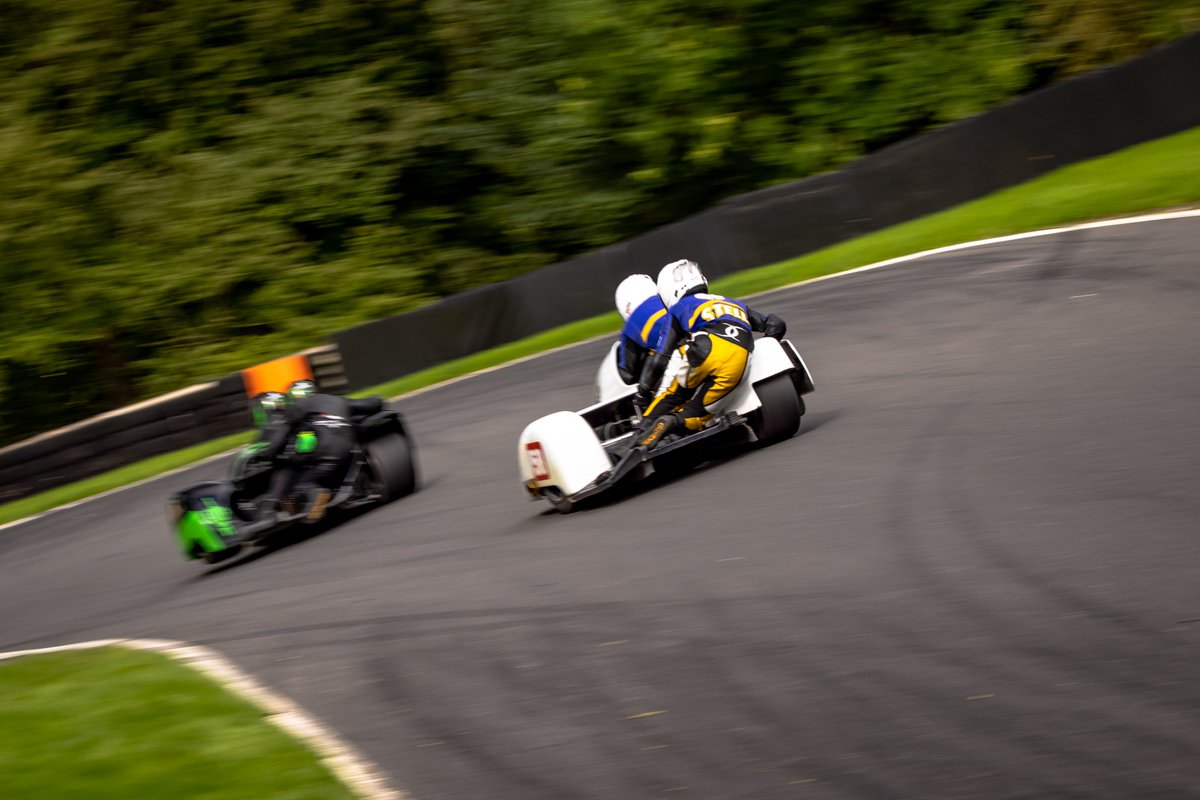 DoningtonParkUK's tweet image. The BMCRC International Sidecar Revival races into Cadwell Park on 2/3 August🏁
Daring riders in the British Sidecar Championship will headline, complemented by an eclectic mix of categories👀
Discounted tickets are available 🎟 Under-13s go FREE
🔗: cadwellpark.co.uk/2025/august/bm…