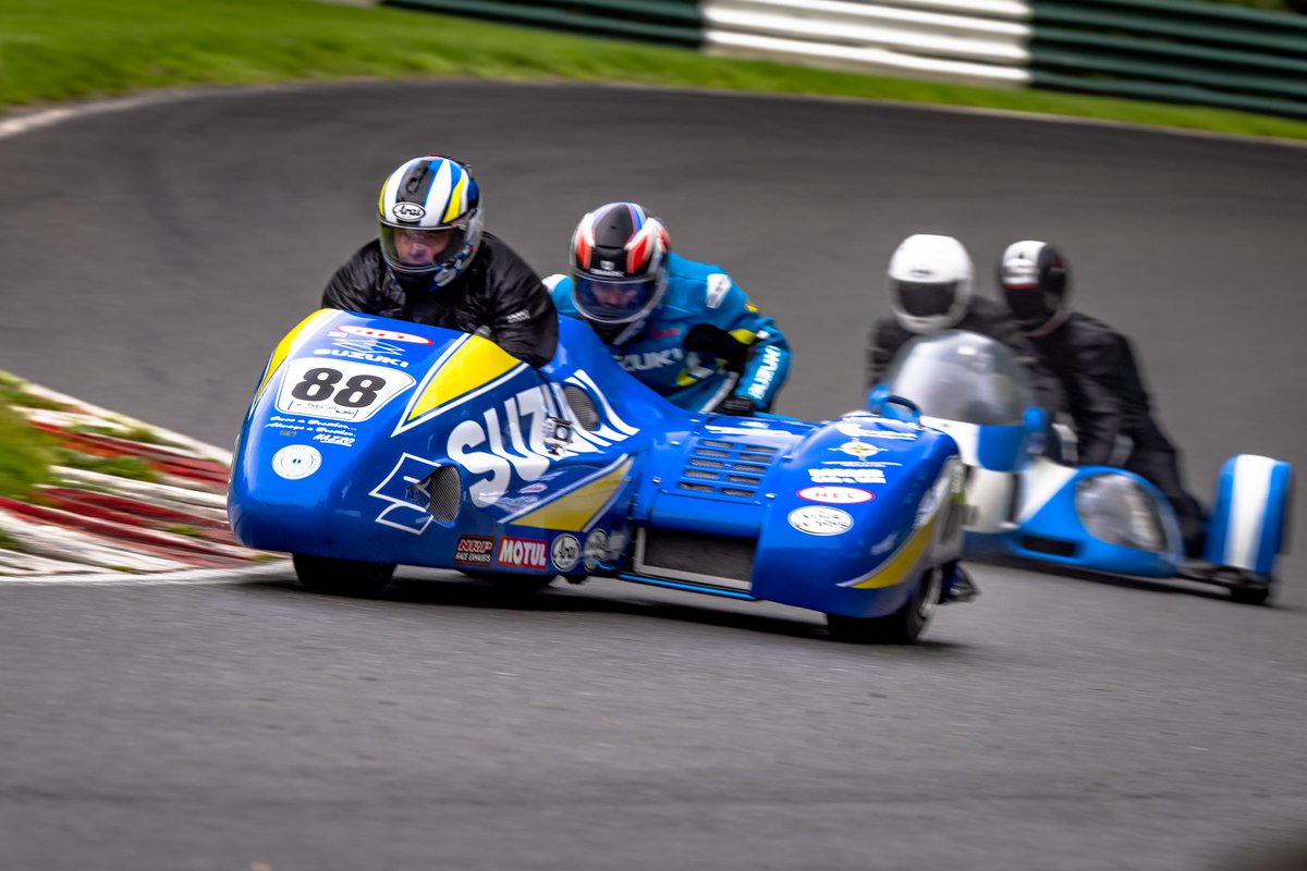 DoningtonParkUK's tweet image. The BMCRC International Sidecar Revival races into Cadwell Park on 2/3 August🏁
Daring riders in the British Sidecar Championship will headline, complemented by an eclectic mix of categories👀
Discounted tickets are available 🎟 Under-13s go FREE
🔗: cadwellpark.co.uk/2025/august/bm…