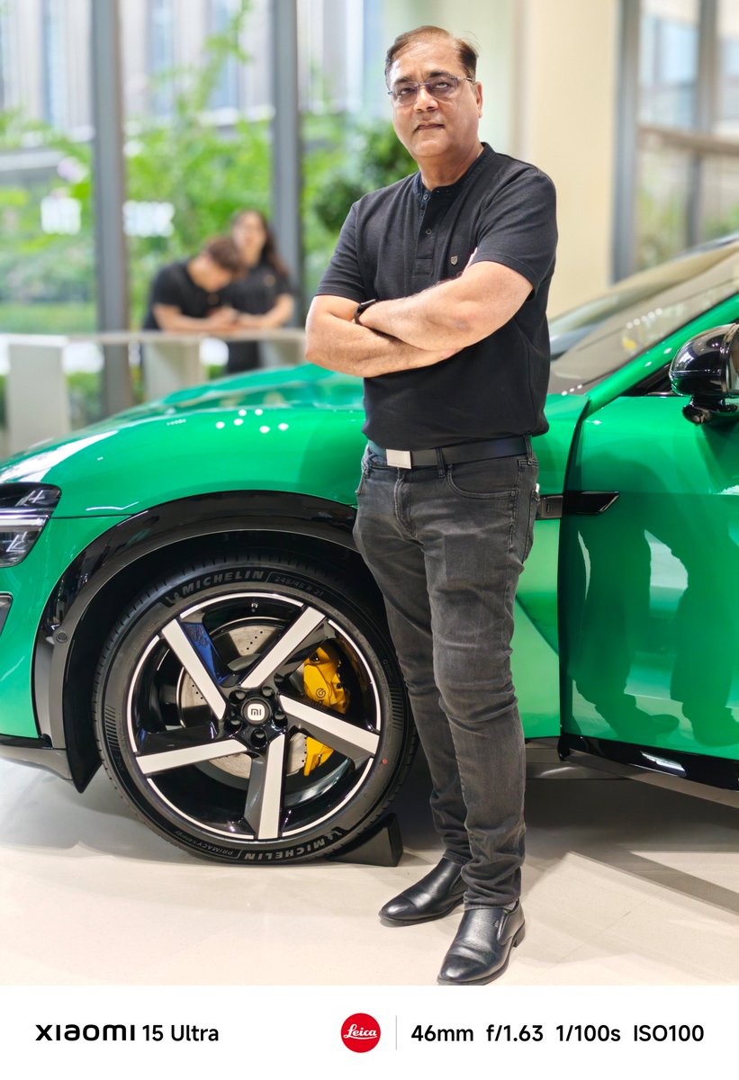 mathursudhin's tweet image. First stop, the #XiaomiYU7 Couldn't resist checking out this beauty that's already clocked 300,000+ orders. Love the color combination of Emerald Green exterior and Coral Orange interior. Beautiful design and luxurious fit and finish. What is your favourite color combo?
