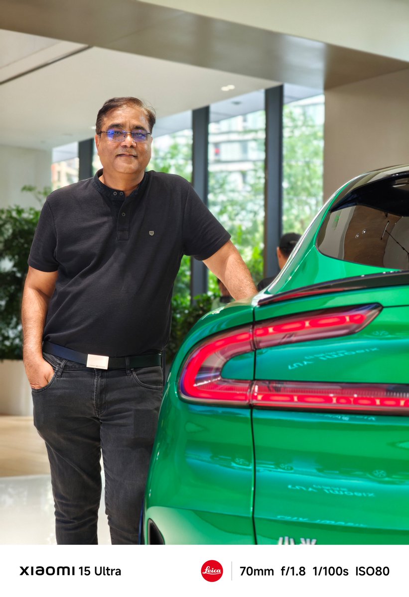 mathursudhin's tweet image. First stop, the #XiaomiYU7 Couldn't resist checking out this beauty that's already clocked 300,000+ orders. Love the color combination of Emerald Green exterior and Coral Orange interior. Beautiful design and luxurious fit and finish. What is your favourite color combo?