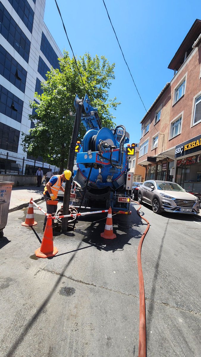 👷🏻‍♂️ İSKİ olarak, Bağcılar'ın altyapısını daha güçlü hale getirmek için çalışmaya devam ediyoruz.

🚧 İlçemizde atık su hatlarında gerçekleştirdiğimiz kapsamlı temizlik ve görüntüleme çalışmaları kapsamında;

✅ Atık su hatlarındaki tıkanıklıkları gidererek kesintisiz hizmet