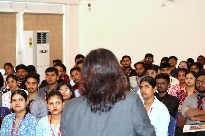 GIBSBSchool's tweet image. 📸 A fun &amp;amp; insightful session on “The Fun in Marketing” by Prof. Malabika Purkayastha during PGDM Orientation at GIBS!
Students explored creative angles of Services Marketing &amp;amp; Consumer Behaviour.
🔗 gibs.edu.in/orientation-pr…
#GIBS #MarketingClass #PGDM2025