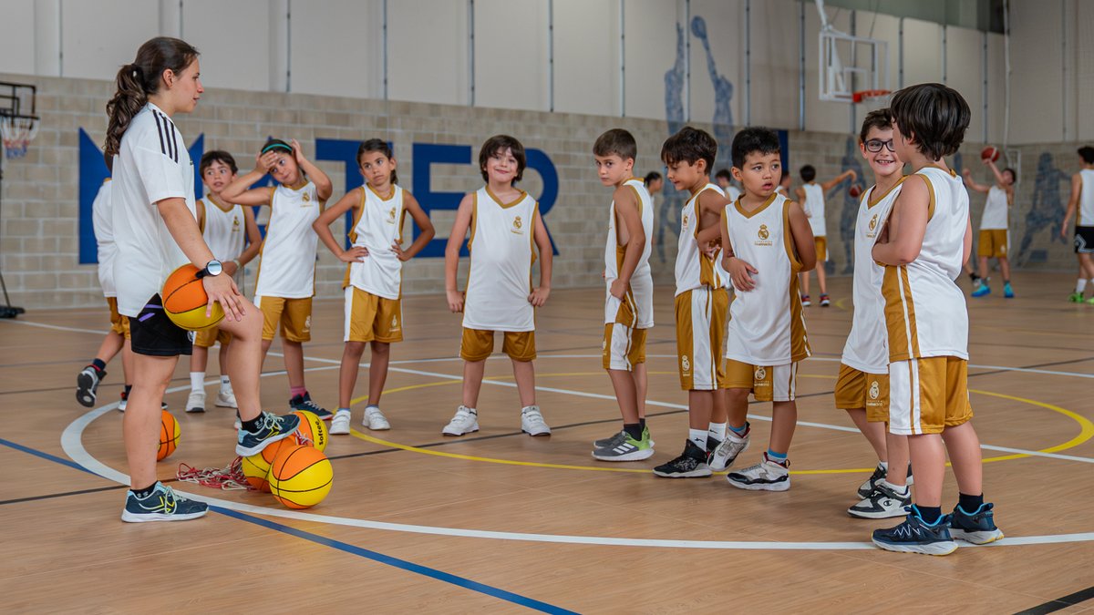 Fun_Realmadrid's tweet image. 🙏 ¡Gracias por una experiencia inolvidable! Finalizamos el tercer y último turno de nuestro IV Campus Urbano con el corazón lleno de emociones y aprendizajes.
🫂 Han sido semanas de esfuerzo, compañerismo y valores compartidos tanto dentro como fuera de la pista. Seguimos…