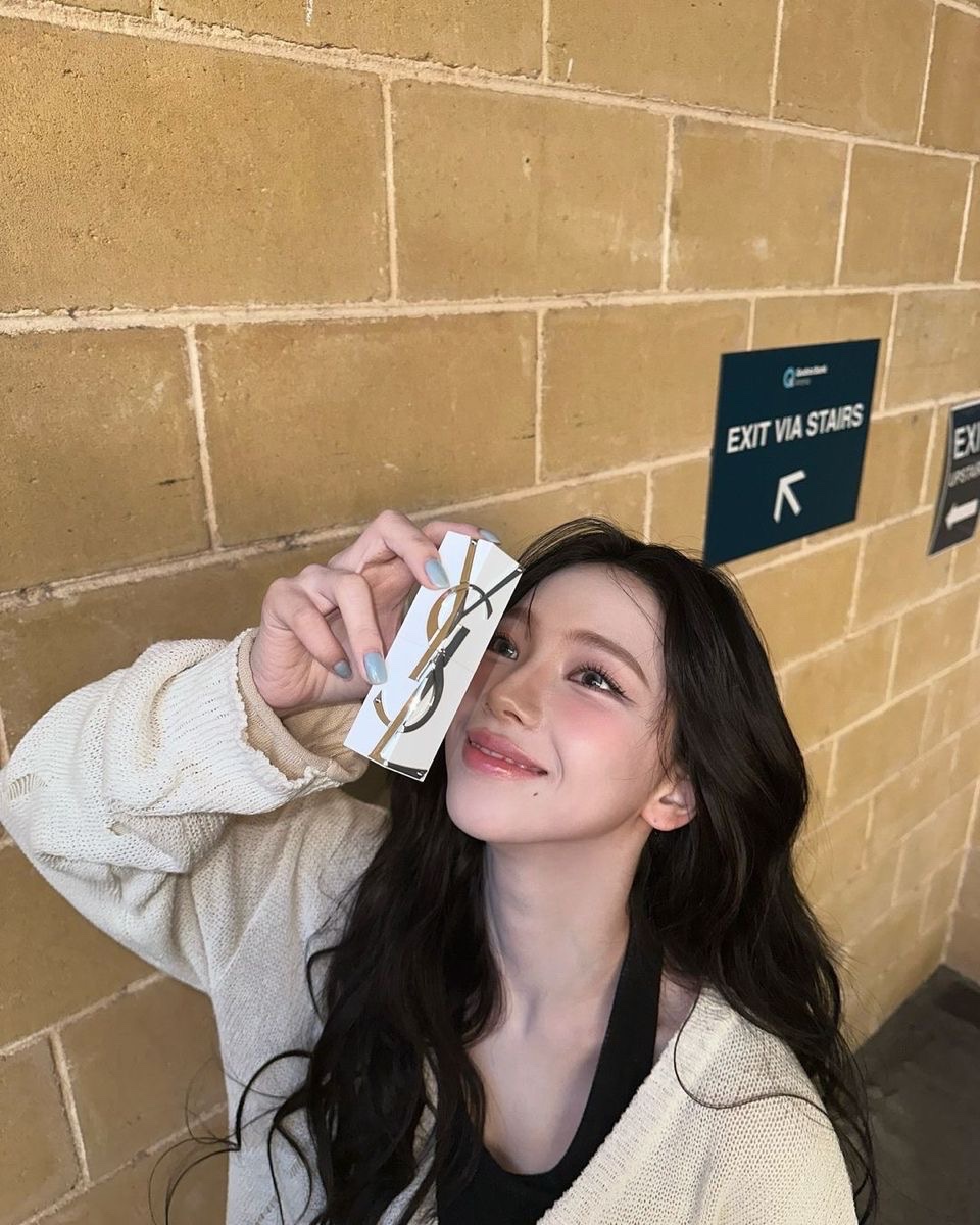 hourly karina tweet media