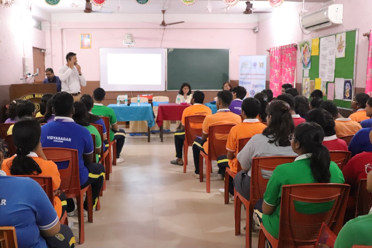 csir_iicb's tweet image. #CSIR Jigyasa Programme at Satish Chandra Memorial School, Chakdaha, Nadia on July 07, 2025. Students of Class XI and XII attended two lectures on ‘Artificial Intelligence: Friend or Foe?’ and ‘Understanding Cancer: What Goes Wrong in Our Cells’.