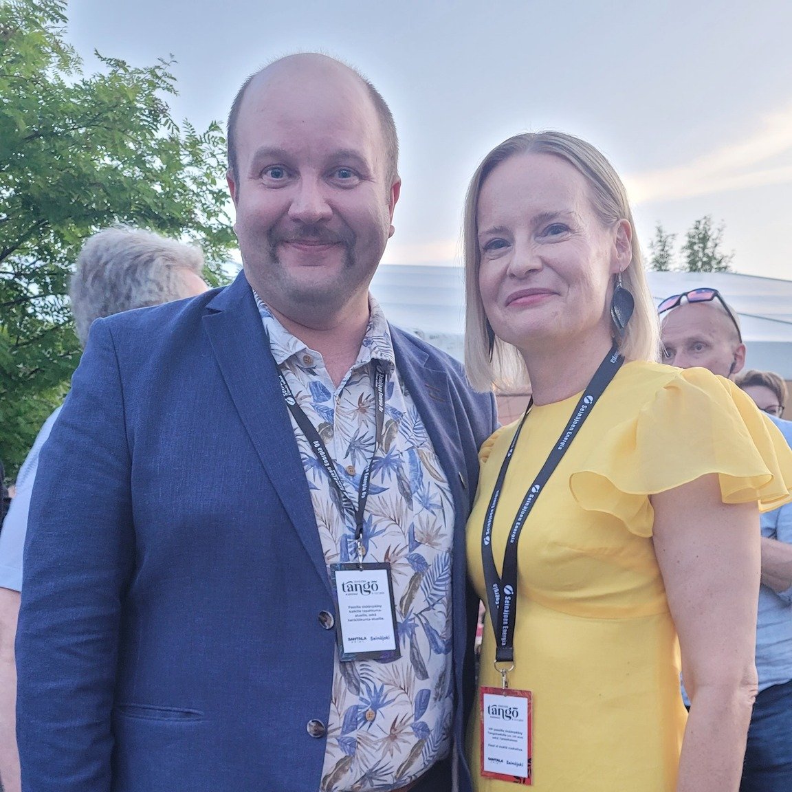 Tapasin ministeri Riikka Purran Seinäjoen Tangomarkkinoilla. Kutsuin Kiuruveden Iskelmäviikoille ensi kesäksi. Toivottavasti vierailu onnistuu.