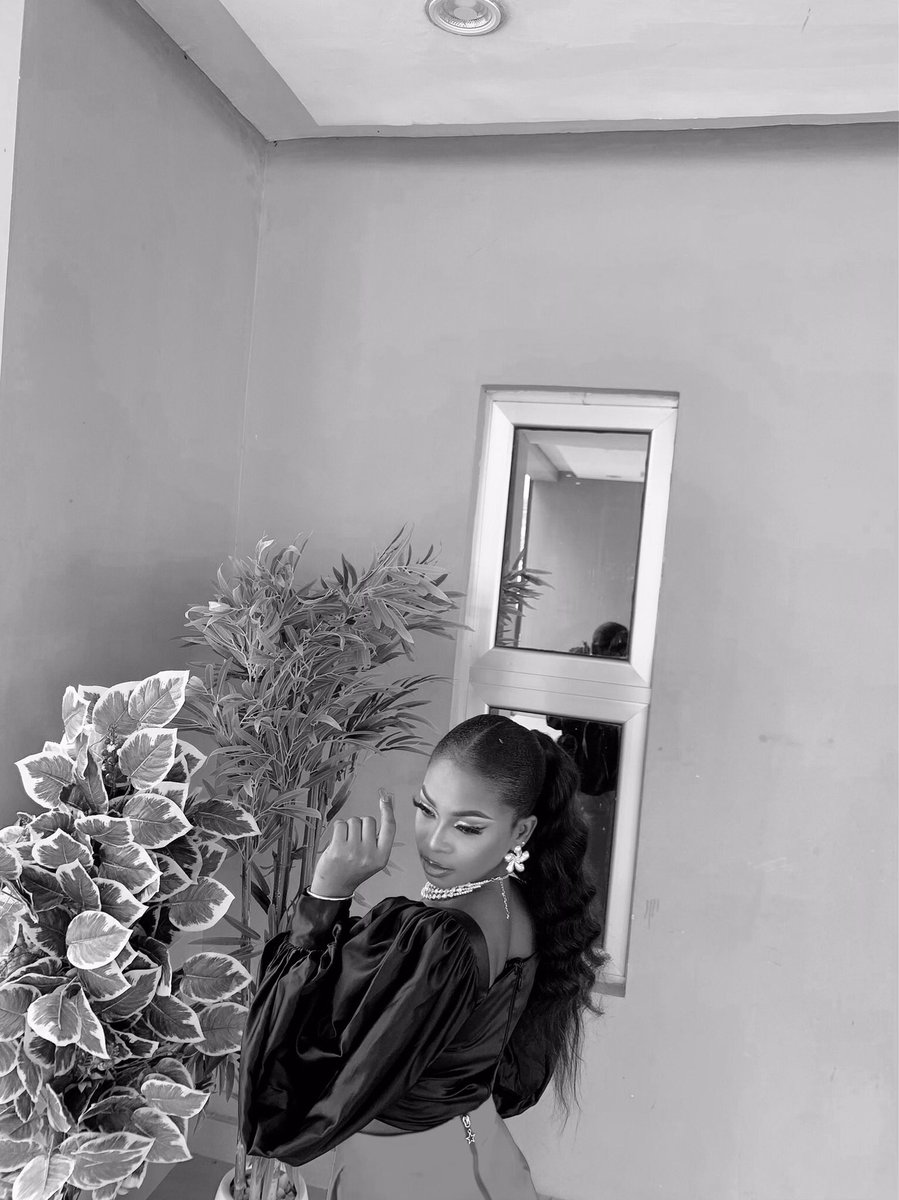 QwinlauraB's tweet photo. Bold and Beautiful😍😍😍 #Chelsea https://t.co/Th0Pw4Y6kc
