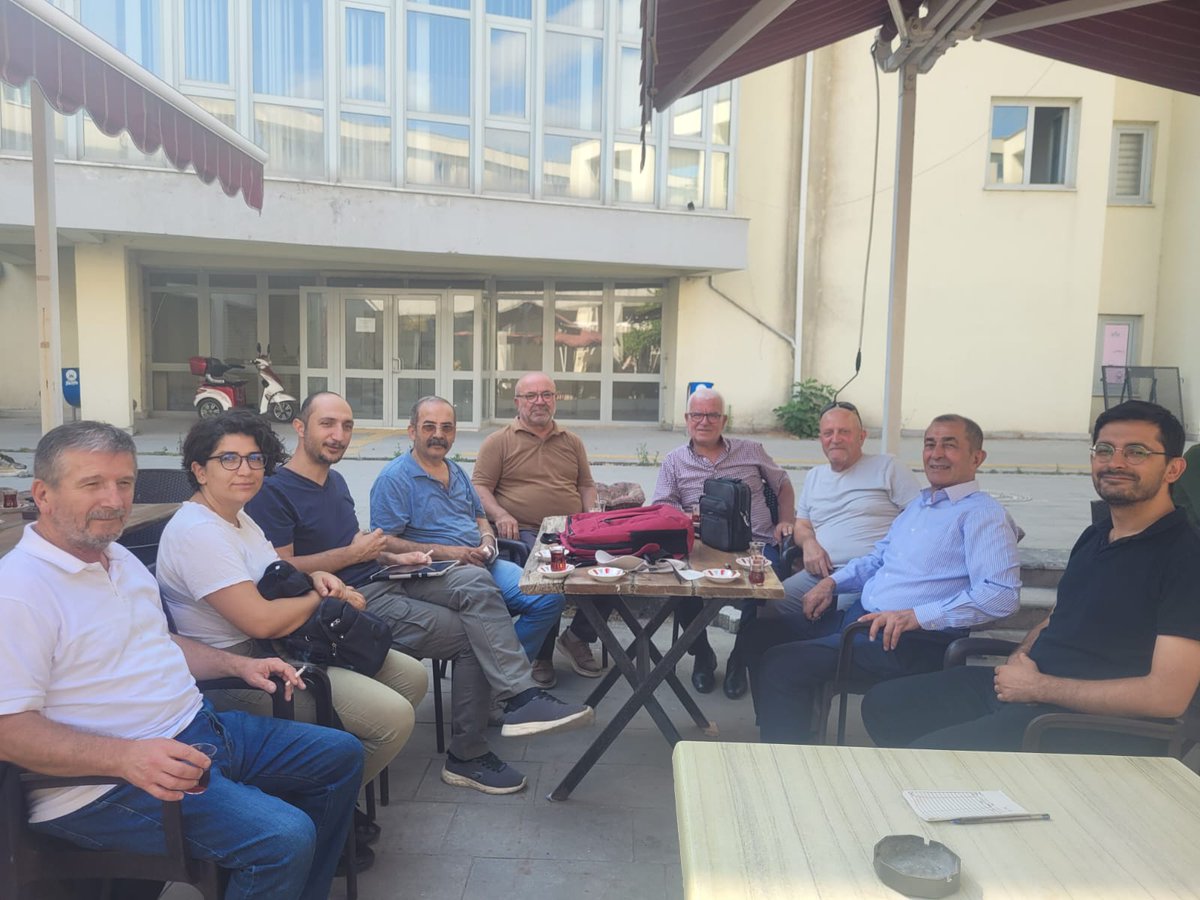 2020 yılında Sakarya Hendek'te 7 işçinin #İşCinayeti’nde hayatını kaybettiği 127 işçinin yaralandığı havai fişek fabrikası patlaması davasına, ailelerle birlikte DİSK Genel Sekreteri Tayfun Görgün de katıldı.
Duruşma öncesi aileler ve avukatları ile birlikte bir basın açıklaması